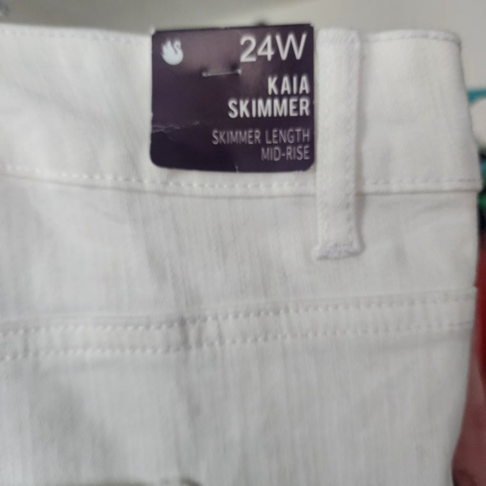 Gloria Vanderbilt White Skimmer Shorts Size 24W, New.with Tags - Picture 6 of 6